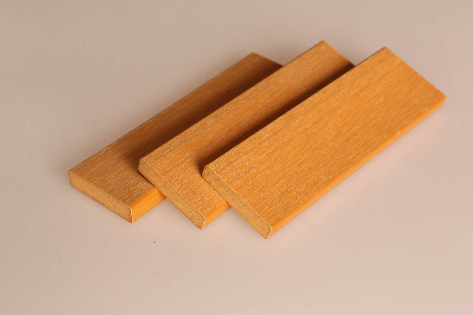 Qué es la madera plástica: un mejor material para muebles de exterior